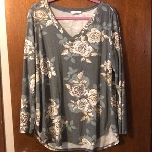 Boutique Floral Long sleeve V neck top 2x